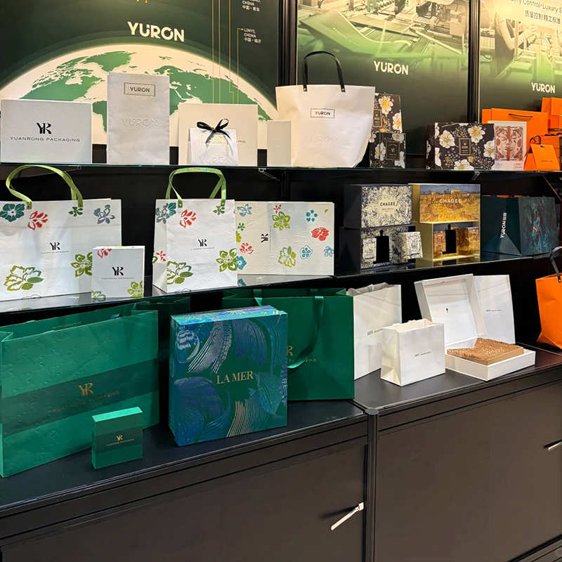 Complete set of packaging accessories